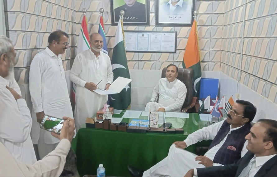 وزیرصحت ڈاکٹر مصطفیٰ بشیر عباسی سماہنی پہنچ گئے، ٹی ایچ کیوماڈل ہسپتال بنانے کا اعلان
