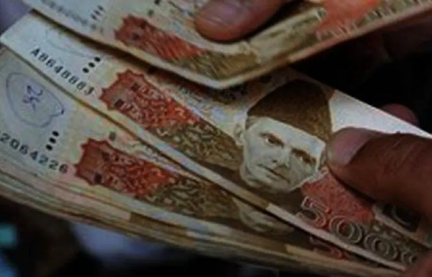 پاکستان میں بینکوں میں نقد لین دین کی حد 20 لاکھ سے بڑھا کر 30 لاکھ کر دی گئی
