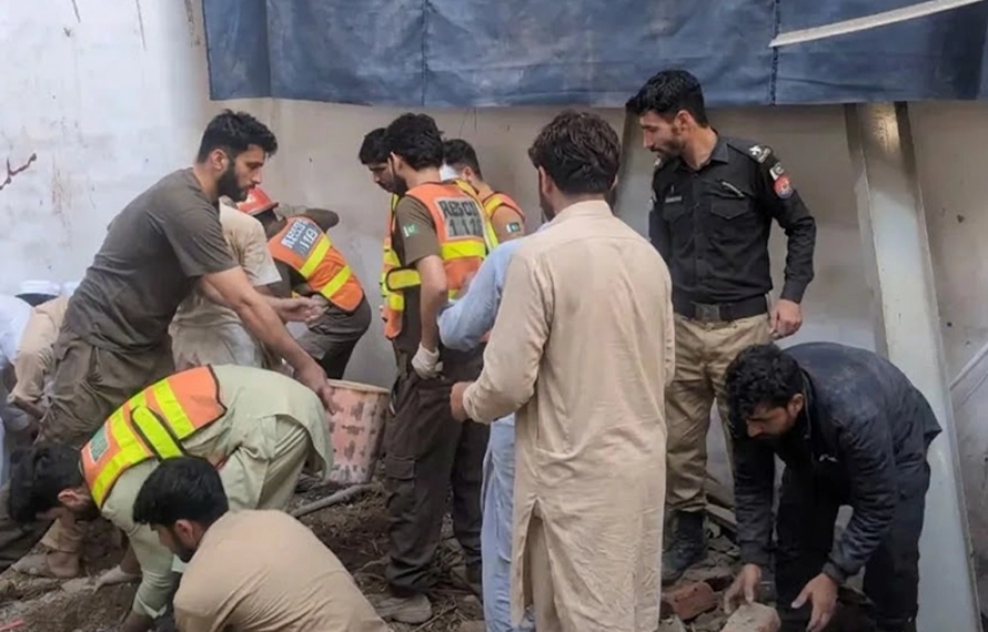پشاورسکول کی چھت گرنے کا واقعہ، سیکرٹری تعلیم سمیت متعلقہ افسران طلب